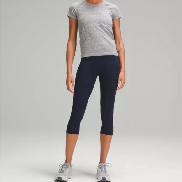 lululemon athletica Pants - Lululemon capri pants